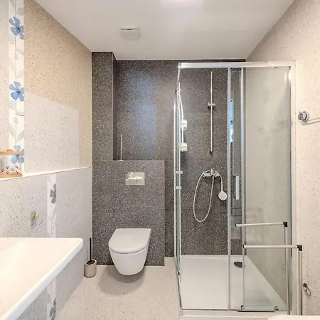 A3 Montovjerna - Panoramic Terrace Getaway Apartment *