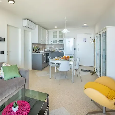 A3 Montovjerna - Panoramic Terrace Getaway Apartment *