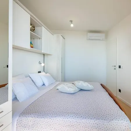 Апартаменты A3 Montovjerna - Panoramic Terrace Getaway