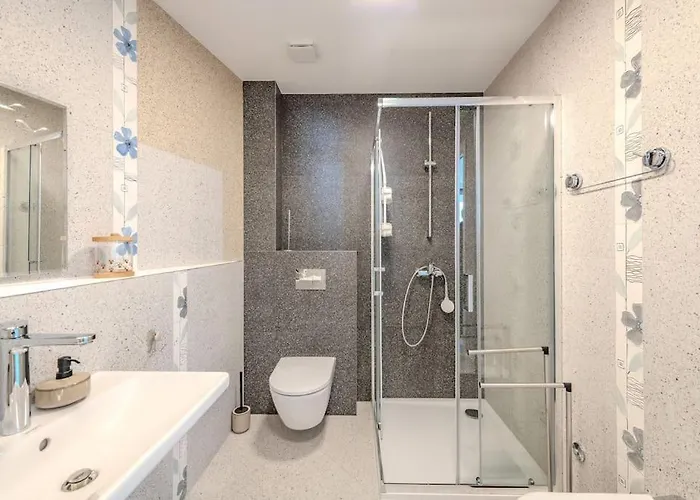 A3 Montovjerna - Panoramic Terrace Getaway Apartman *