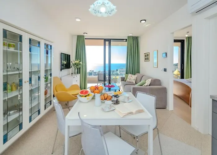 A3 Montovjerna - Panoramic Terrace Getaway Апартаменты